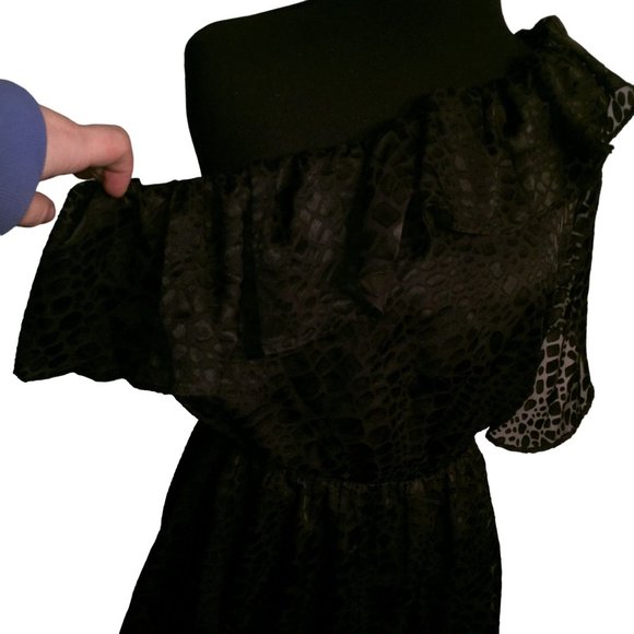 Grass Collections Animal Print Off the Shoulder Top w Large top Ruffle and cinch - Picture 5 of 7